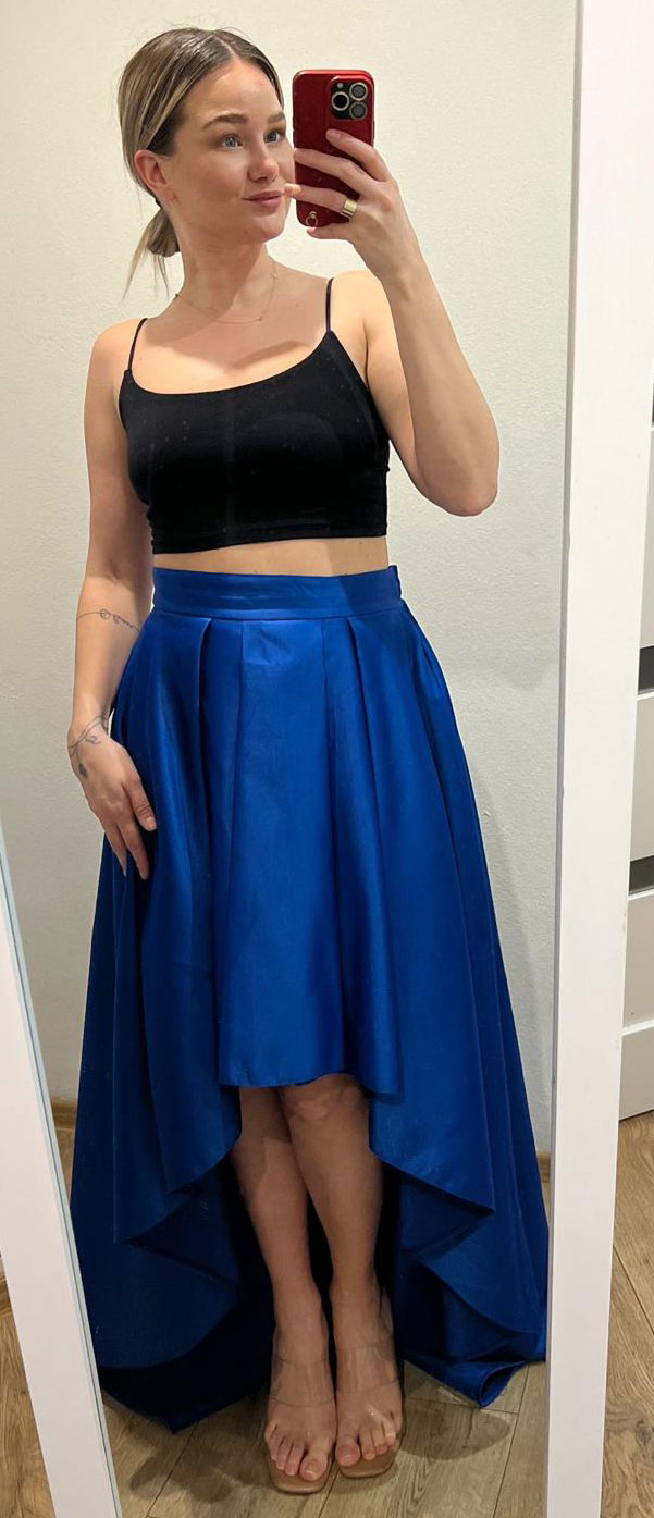 Modrá saténová sukňa
